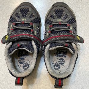 Made 2 Play by Stride Rite tennis shoes. Still in great condition. Size 7